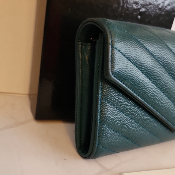 Yves Saint Laurent Peacock Chevron Cassandra Leather Wallet W/Silver Hardware - Picture 3 of 15